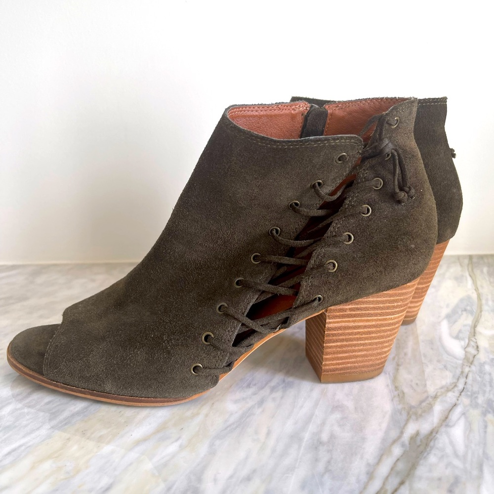 Lucky Brand Hartlee Suede Lace Up Peeptoe Bootie Size 9.5 Green